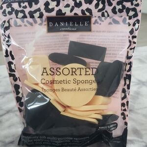 Assorted Cosmetic Sponges - Black and Cream